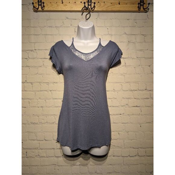 Maurices loose fit Tshirt size medium - Picture 1 of 3